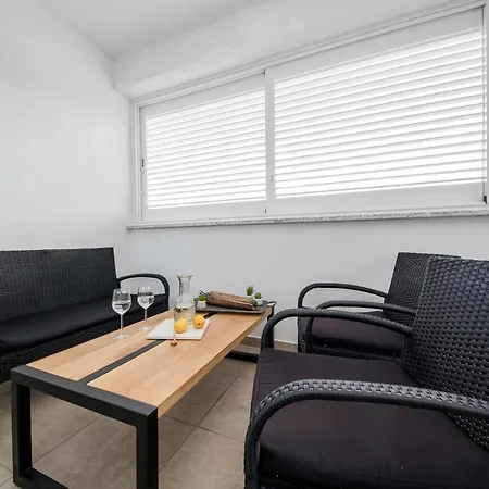 Apartment 497/d, F