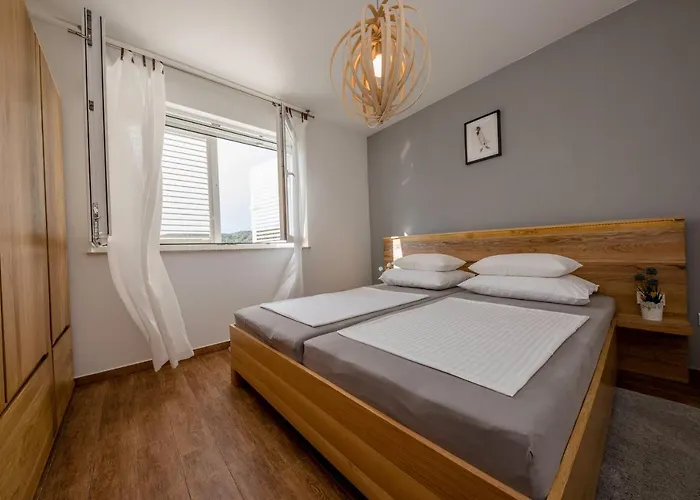 497/d, F Apartmán New Translation