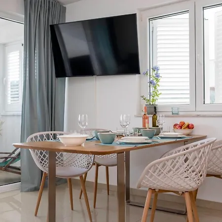 Apartment F Palit Rab Apartament