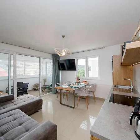 Apartment F Palit Rab Apartament *